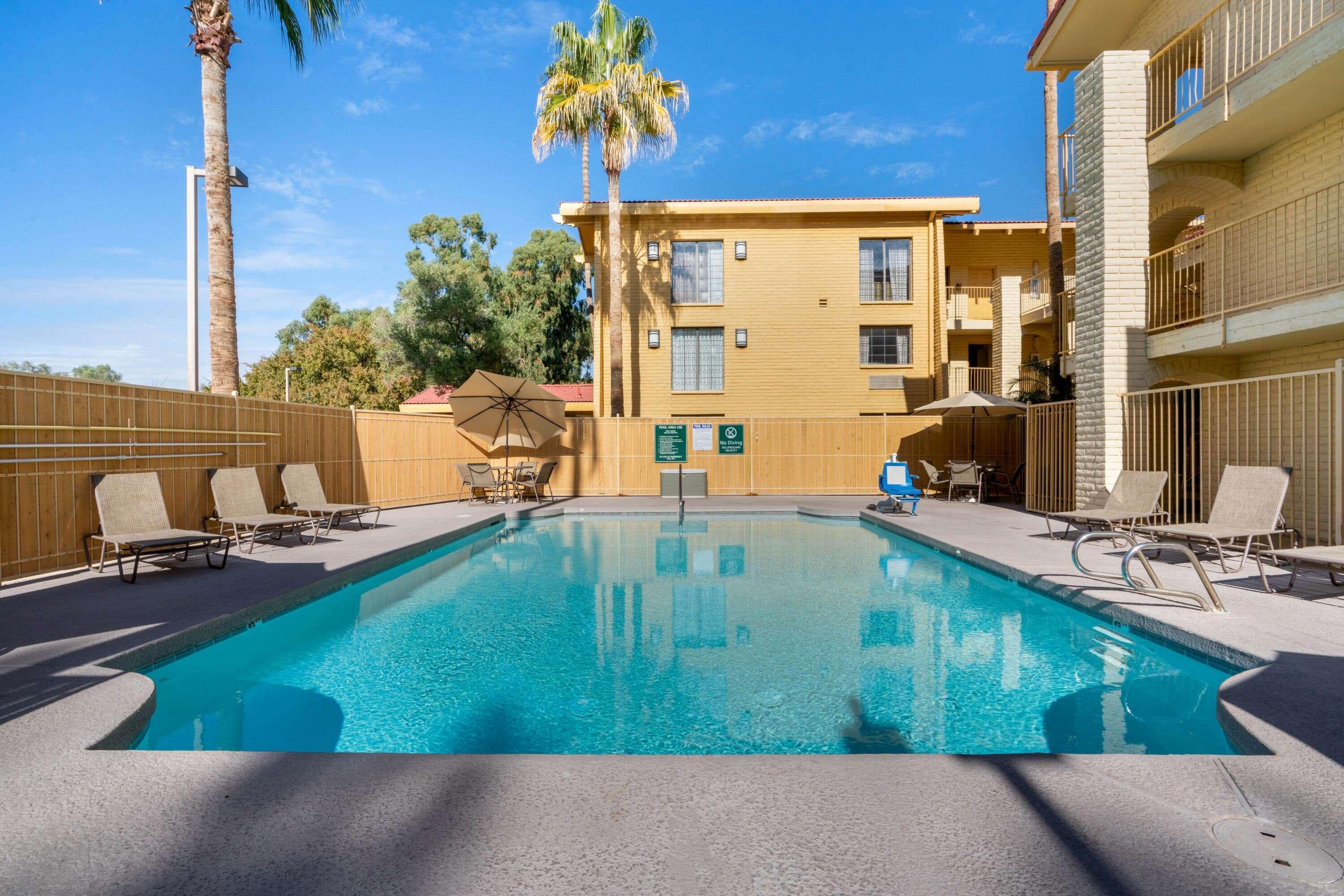 La Quinta Inn By Wyndham Phoenix Sky Harbor Airport Tempe Exteriör bild