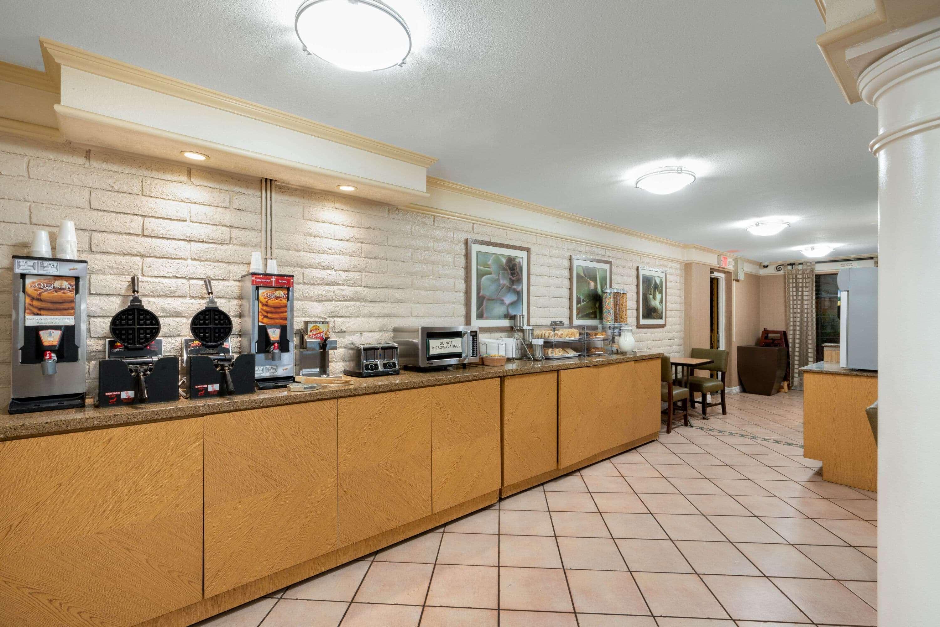 La Quinta Inn By Wyndham Phoenix Sky Harbor Airport Tempe Exteriör bild
