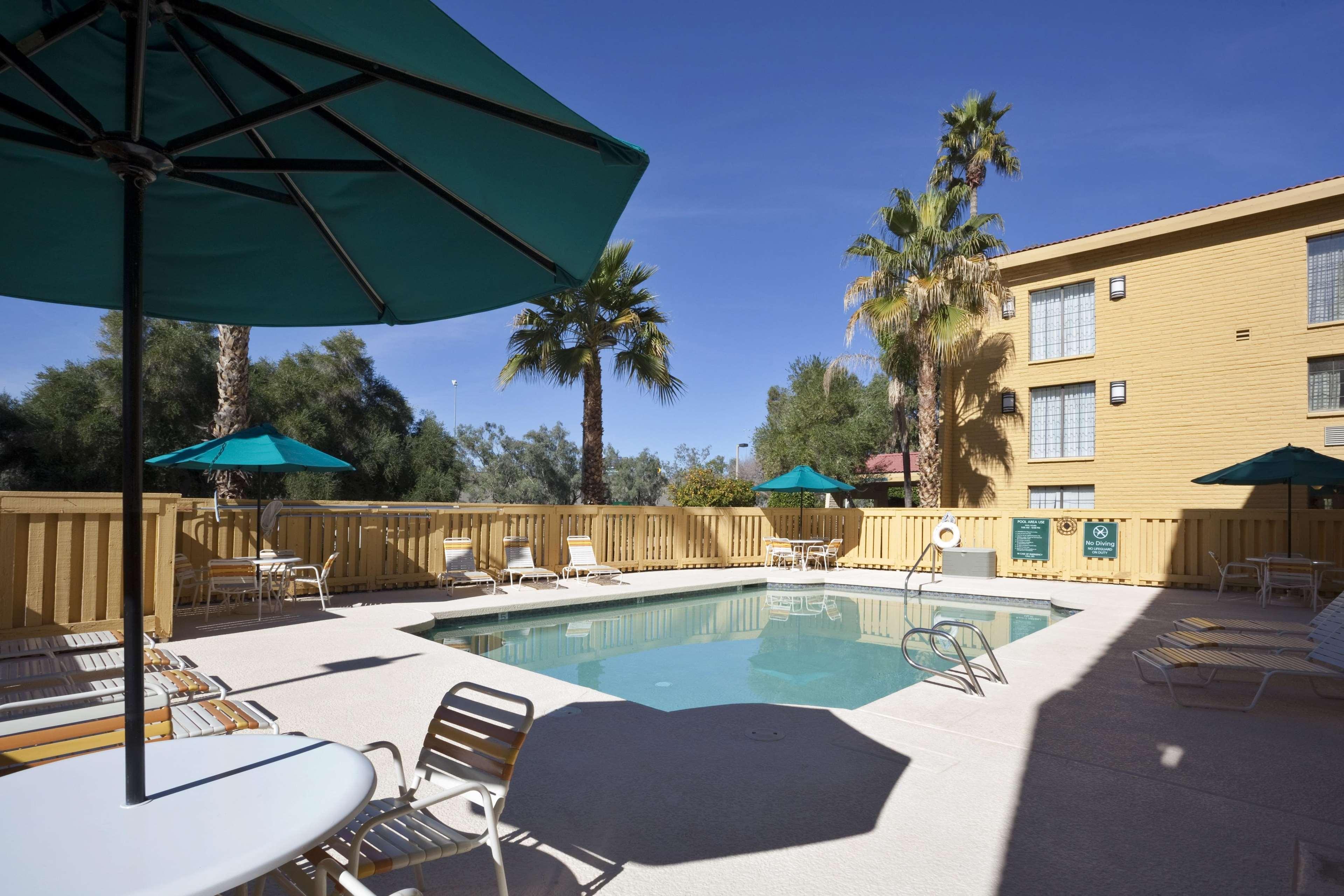 La Quinta Inn By Wyndham Phoenix Sky Harbor Airport Tempe Exteriör bild