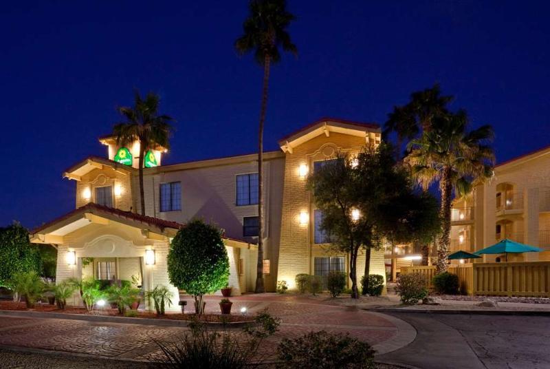 La Quinta Inn By Wyndham Phoenix Sky Harbor Airport Tempe Exteriör bild