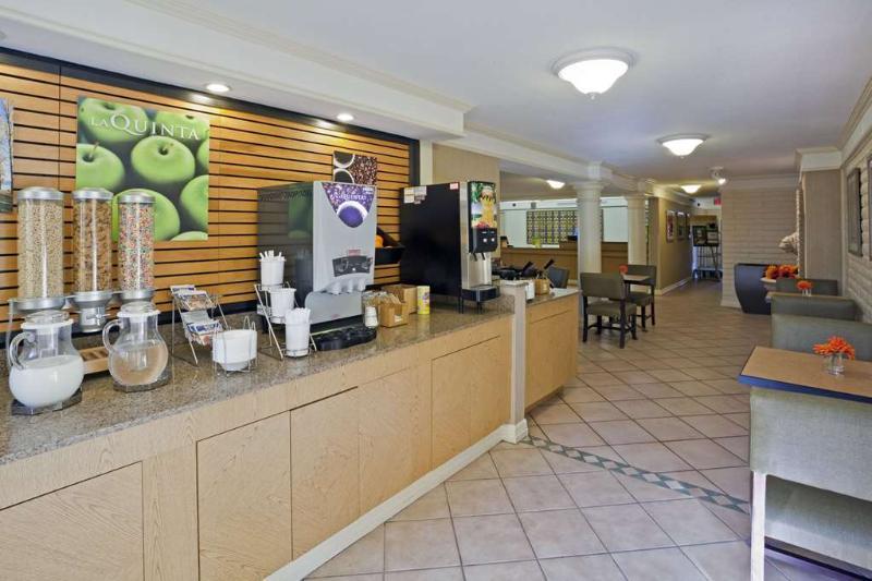 La Quinta Inn By Wyndham Phoenix Sky Harbor Airport Tempe Exteriör bild